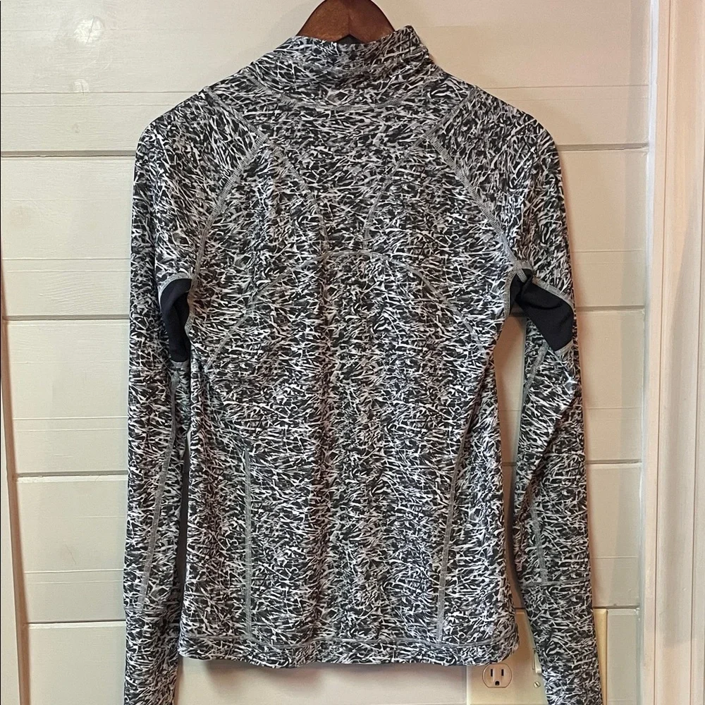 Lululemon Sunaway Runaway 1/2 Zip Size 6/8.